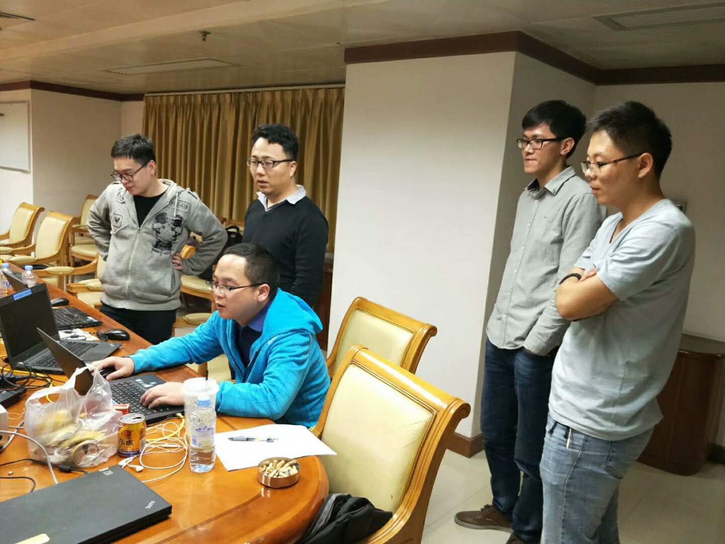 全面开展技术攻关，着力攻克制约瓶颈 — 致敬航天精一攻坚团队